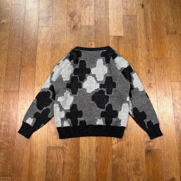 Men’s Vintage 90s patterned retro wool knit sweater - Picture 2 of 7